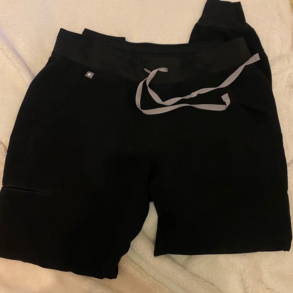 FIGS Black Zamora Jogger Scrub Pants - MEDIUM